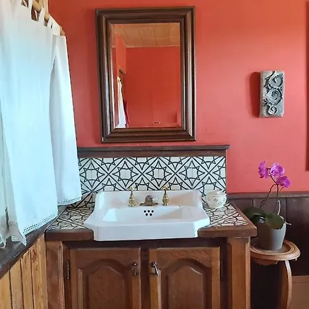 La D'hote Du Petit Mazilloux Bed & Breakfast *